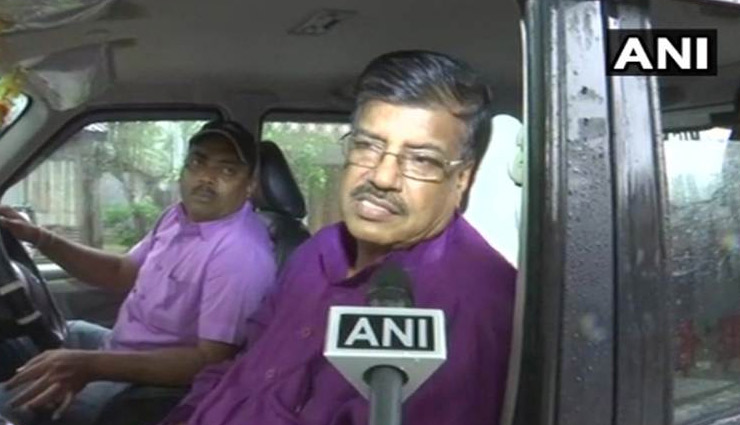 VIDEO- West Bengal Panchayat Polls: Minister Rabindra Nath Ghosh slaps BJP supporter