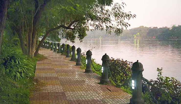 beautiful lakes in west bengal,mirik lake,jore pokhri lake,senchal lake,rasikbil lake,rabindra sarovar lake,santragachhi jheel,motijhil lake,benuka lake,amarabati lake,kolkata lake,kapil muni temple lake,samsing lake,bethuadahari lake,tajpur lake,west bengal tourism,scenic lakes,nature in west bengal,boating in west bengal lakes,top lakes to visit in west bengal