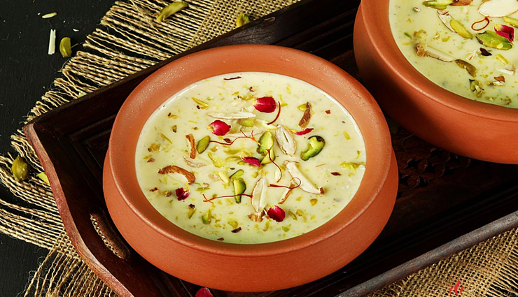 रबड़ी के साथ कराएं घर आए मेहमानों का मुंह मीठा #Recipe 