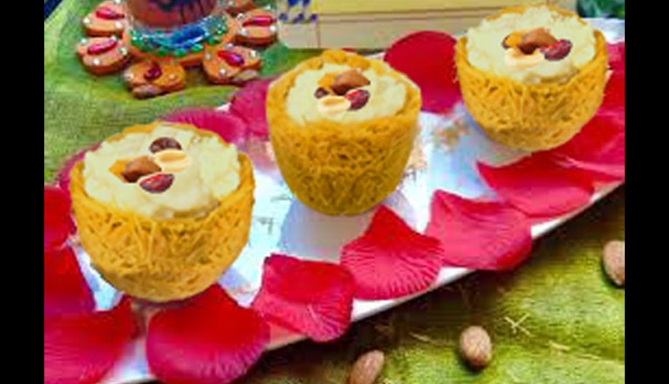 Holi Special 2019: मेहमानों का स्वागत करें स्पेशल मिठाई से, बनाए 'रबड़ी के स्वादिष्ट सेवईं कप्स' #Recipe 