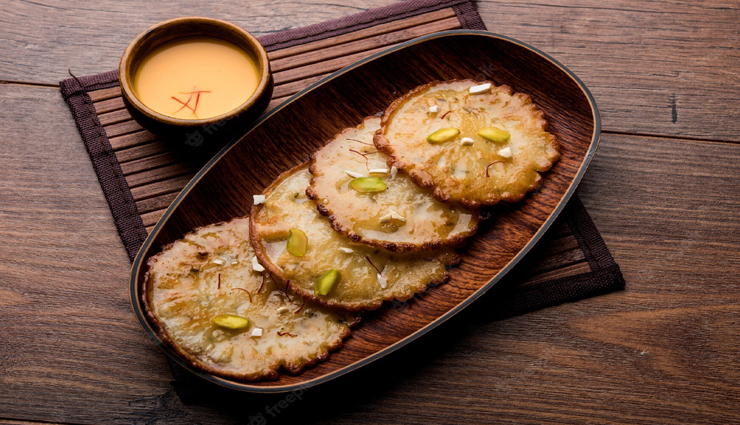 रबड़ी मालपुआ के साथ सेलिब्रेट करें इस बार तीज का त्यौहार, घर पर बनाएं इस तरह #Recipe 