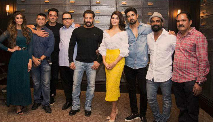 bollywood,bollywood news,tiger zinda hai,Salman Khan,simmba,ranveer singh,rohit shetty,karan johar,saaho,prabhas,thugs of hindostan,aamir khan,amitabh bachchan,katrina kaif,gold,Akshay Kumar,race 3,2 0,rajinikanth