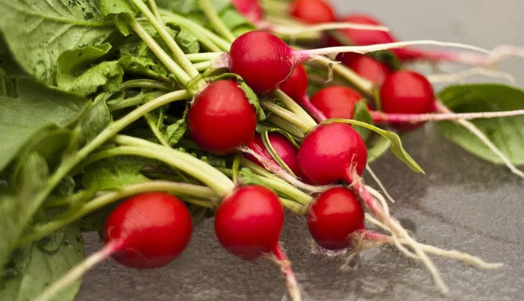 common cold,cold remedies,cold is a virus,home remedies to treat cold,runny nose,cough,nasal congestion,sore throat,sneezing,watery eyes,mild headache,mild fatigue,body aches,and fever,heath,Health tips