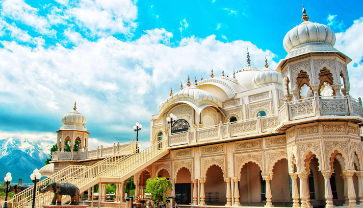 iskcon,beautiful iskcon temples to visit in india,iskcon temples in india,india travel,india tourism,tourist places in india,holidays,travel guide