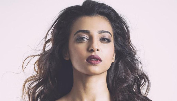 राधिका आप्टे ने खोली एक मशहूर साउथ ऐक्टर की पोल, बोलीं - वे सेट पर आए और मेरे पांव में गुदगुदी करने लगे... bollywood,radhika apte,slapped,tamil star,padman,neha dhupia