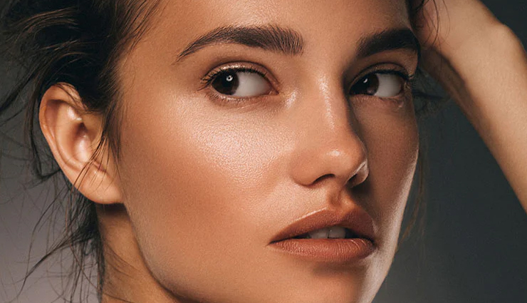 sandalwood oil benefits for skin,skincare benefits of sandalwood oil,sandalwood oil for acne treatment,anti-inflammatory properties of sandalwood oil,astringent effects of sandalwood oil,moisturizing properties of sandalwood oil,antioxidant benefits of sandalwood oil for anti-aging,sandalwood oil for even skin tone,sandalwood oil for radiant skin,calming aroma of sandalwood oil