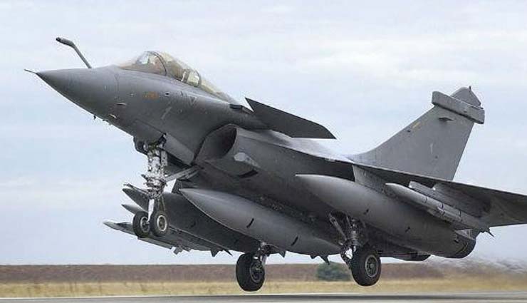 विजयादशमी के मौके पर आज भारत को मिलेगा पहला राफेल जेट विमान, राजनाथ सिंह फ्रांस में करेंगे 'शस्त्र पूजन'