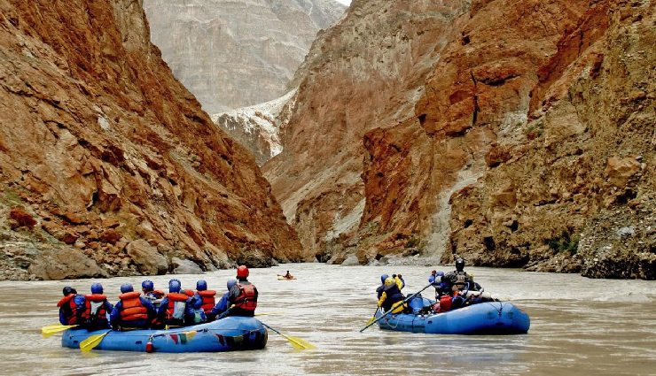 leh ladakh travel guide,best time to visit leh ladakh,must-do activities in ladakh,land of high passes,leh ladakh adventure,top things to do in ladakh,leh ladakh travel tips,visiting leh ladakh,ladakh tourism,ladakh attractions,ladakh sightseeing,ladakh valleys,high-altitude passes in ladakh