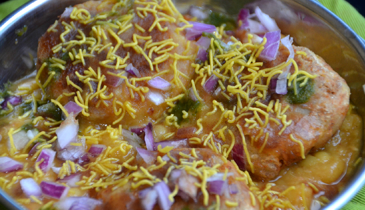 must-try street food in mumbai,mumbai street food guide,best street food in mumbai,famous mumbai street food,mumbai culinary tour,top street foods in mumbai,mumbai food adventure,iconic mumbai street dishes,street food in mumbai,misal pav mumbai,vada pav mumbai,ragda pattice mumbai,bhel puri and sev puri,pav bhaji mumbai,bombay sandwich street food,baida roti mumbai,pani puri mumbai,keema pav mumbai,frankie mumbai,mumbai food culture