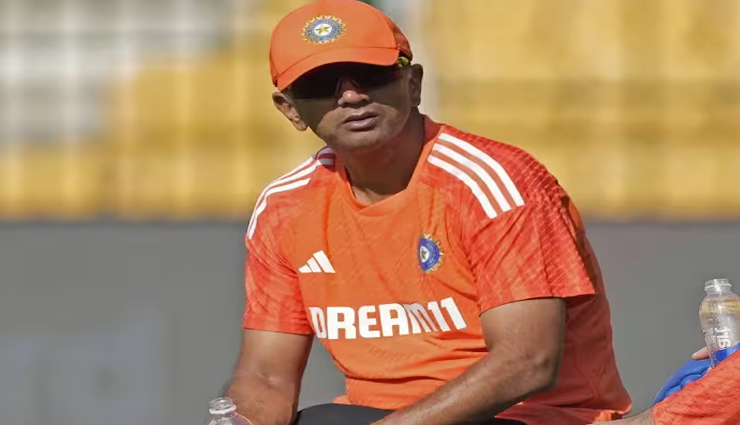 गिल के आउट होने का रिप्ले देख भड़के राहुल द्रविड़, जताई हैरानी