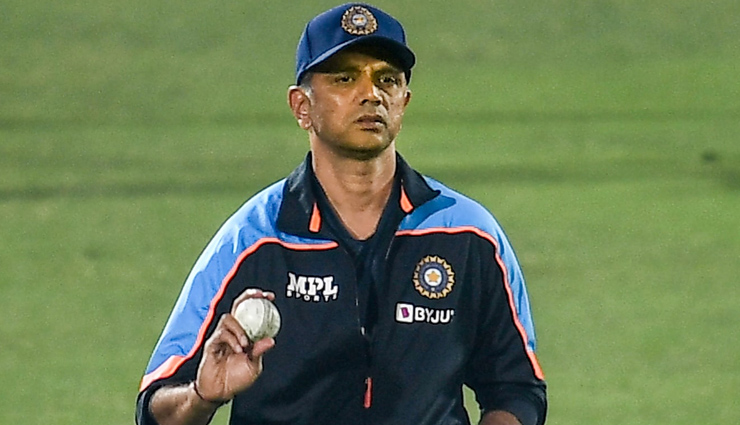 एशिया कप से पहले टीम इंडिया को झटका, राहुल द्रविड़ कोरोना पॉजिटिव