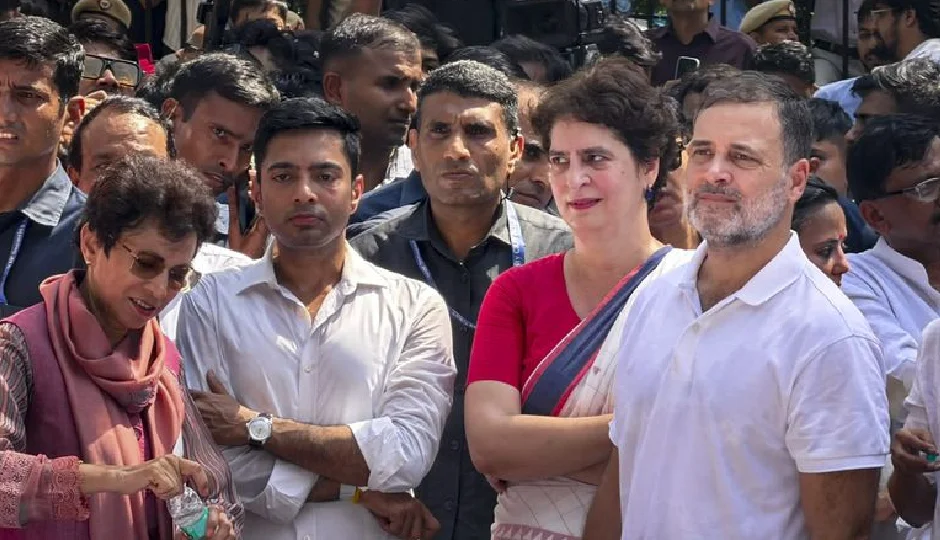 CEC ज्ञानेश कुमार के इस्तीफे और SIR के विरोध में विपक्ष का प्रदर्शन, राहुल गांधी ने मोदी-शाह समेत चार लोगों पर लगाए गंभीर आरोप