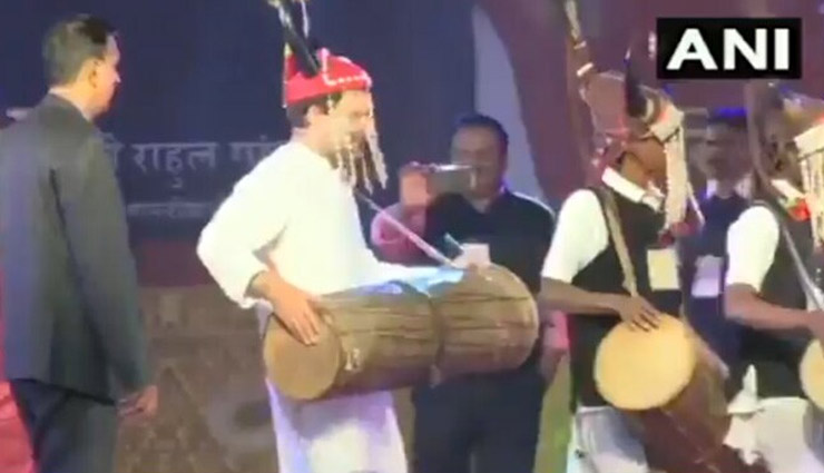  
सिर पर मुकुट और ढोल बजाते नजर आए राहुल गांधी, किया आदिवासी डांस, वीडियो वायरल