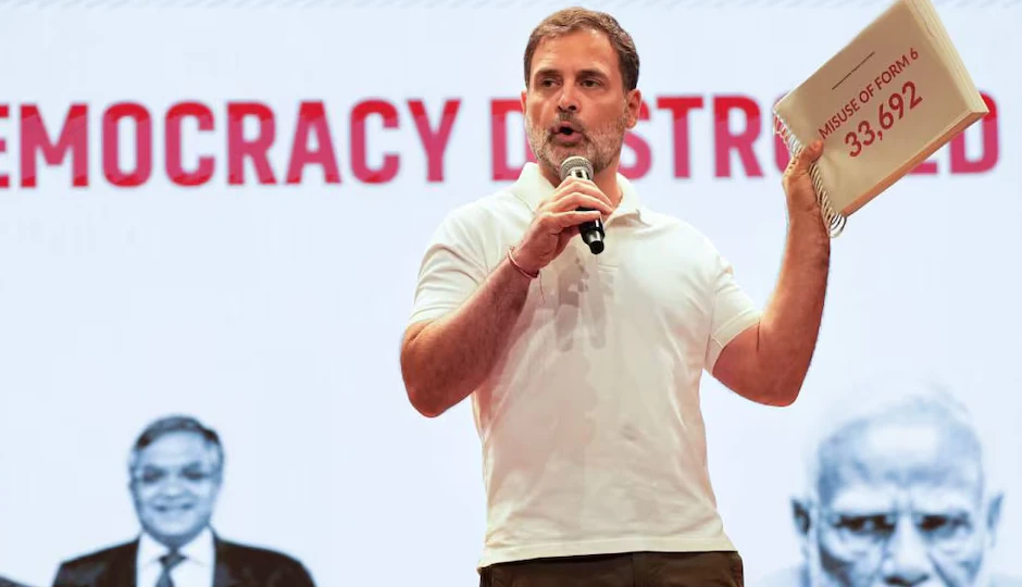 प्रयागराज का युवक परेशान, राहुल गांधी के खुलासे में नंबर दिखने के बाद बंद करना पड़ा मोबाइल, जानें पूरा मामला