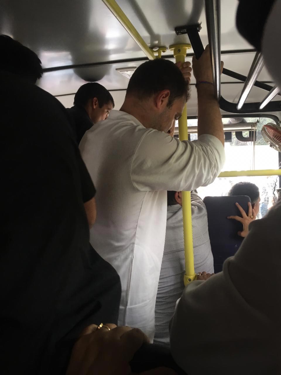 CBI मामले पर प्रदर्शन कर रहे राहुल गांधी ने दी सांकेतिक गिरफ्तारी cbi vs cbi live updates,congress,congress protest,central bureau of investigation,yashwant sinha,arvind kejriwal,alok verma,prashant bhushan,cbi director alok verma,rakesh asthana,cbi vs cbi,m nageshwara,supreme court,arun jaitley,fm,ravi shankar prasad,cabinet meeting,cbi,cbi director,alok verma,alok verma latest news,cbi alok verma,cbi chief news,cbi director alok verma news,alok verma news,congress will protest outside cbi headquarters,congress,rahul gandhi,alok verma cbi