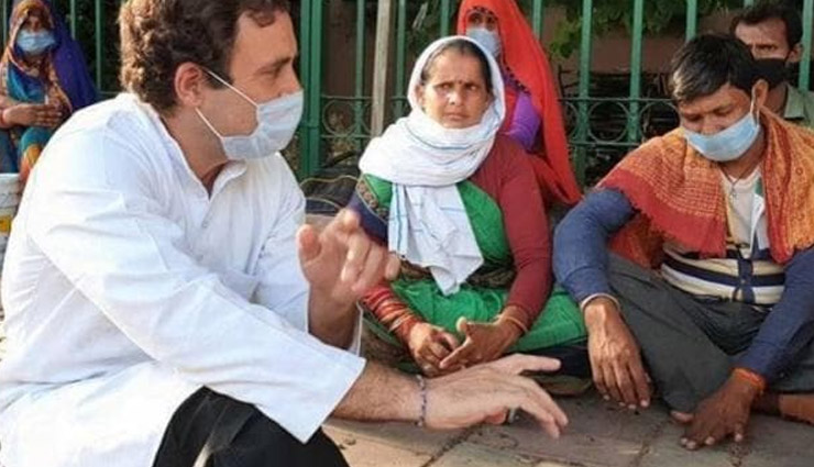 दिल्ली / राहुल गांधी ने की प्रवासी मजदूरों से मुलाकात, फुटपाथ पर बैठ जानी उनकी समस्याएं