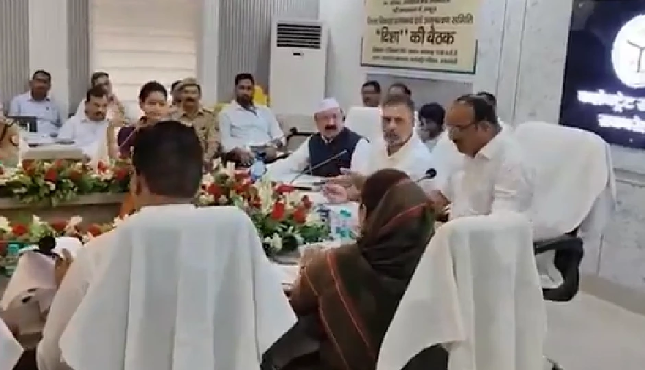 राहुल गांधी और यूपी मंत्री दिनेश प्रताप सिंह के बीच तीखी नोकझोंक, तू-तू, मैं-मैं का वीडियो सोशल मीडिया पर छाया