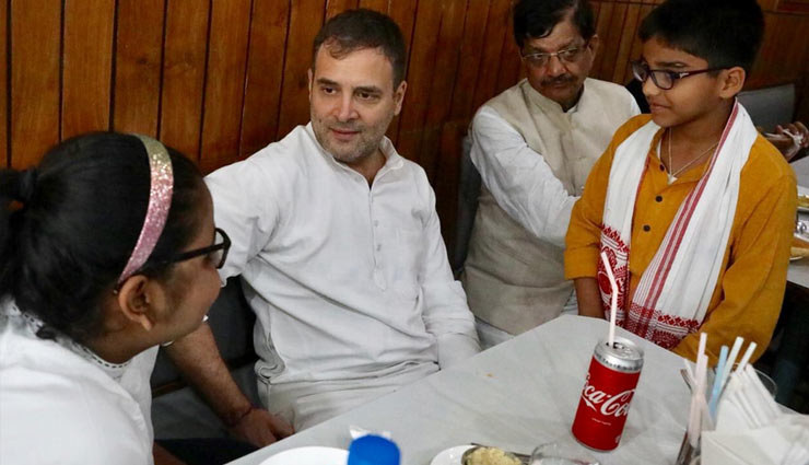 जमानत मिलने के बाद राहुल गांधी ने रेस्त्रां में खाया डोसा, लोगों से मिले, खुद किया बिल का भुगतान