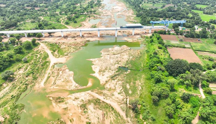 कितना हुआ मुंबई-अहमदाबाद बुलेट ट्रेन परियोजना का काम, रेल मंत्री अश्विनी वैष्णव ने बताया