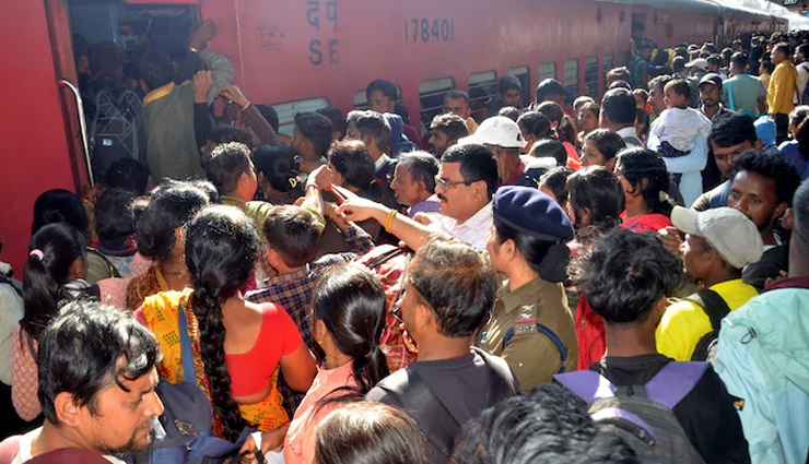 कुंभ: दिल्ली में भगदड़ के बाद यूपी के प्रमुख स्टेशनों पर भीड़ नियंत्रण के सख्त उपाय