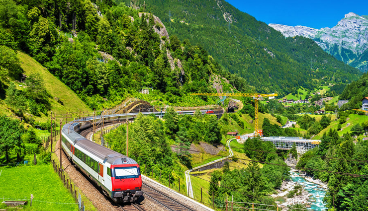 5 Most Scenic Rail Route To Experience During Swiss Holidays