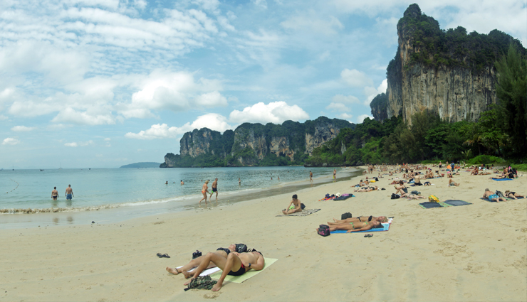 beautiful beaches in the world,beautiful beaches,railay beach thailand,horseshoe bay bermuda,boracay white beach philippines,sabah malaysia,whitehaven beach australia,unawatuna sri lanka,ruby beach washington,blue lagoon,travel,holidays,travel guide