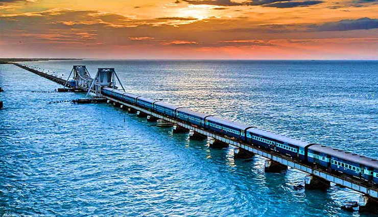 खतरनाक ब्रिज में से एक माना जाता है भारत का पमबन रेल रूट