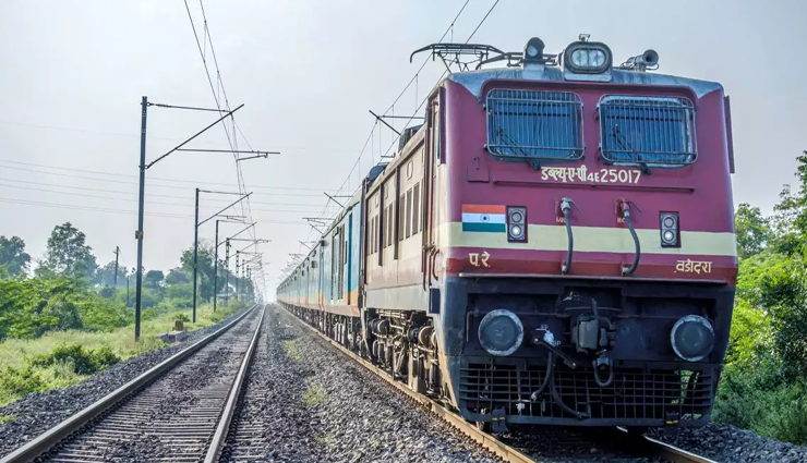 पाबंदियां हटने के साथ ही रेलवे ने शुरू की नई सुविधा, 7 ज्योर्तिलिंग दर्शन करने के लिए शिवरात्रि से चलेगी ट्रेन