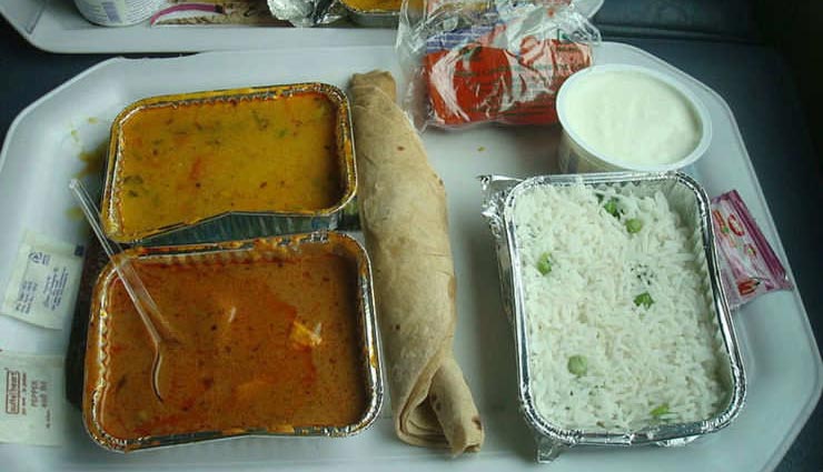 कैसे बन रहा है रेलवे की कैंटीन में आपके लिए खाना, देखे घर बैठे इस तरह