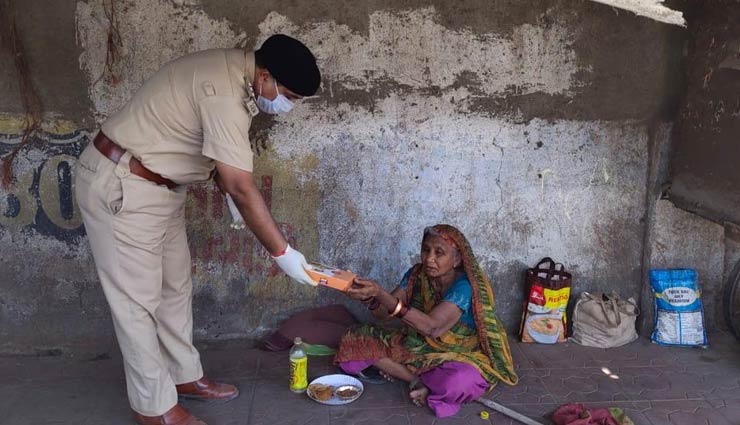coronavirus update,western railway rpf distribute food packages to poor,western railway rpf,irctc,news