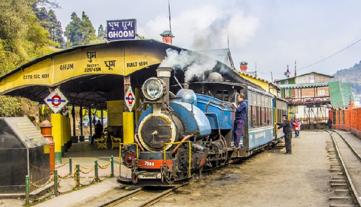 10 Most Scenic Railway Stations To Visit in India