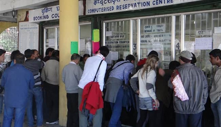अब जनरल टिकट के लिए नहीं लगना होगा लंबी लाइन में, रेलवे ने चालू की यह खास सर्विस अब जनरल टिकट के लिए नहीं लगना होगा लंबी लाइन में, रेलवे ने चालू की यह खास सर्विस