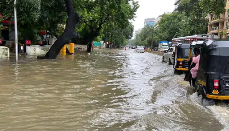  कुछ घंटों की बारिश में पानी-पानी हुई मुंबई, तस्वीरों में देखिए शहर का हाल