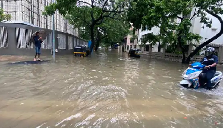 कुछ घंटों की बारिश में पानी-पानी हुई मुंबई, तस्वीरों में देखिए शहर का हाल mumbai,heavy rain in mumbai,mumbai rain photos