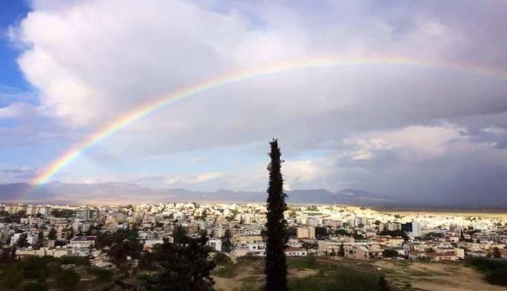 weird news,weird information,rainbows in the sky,mystery about rainbow