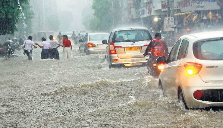 गुजरात :  वडोदरा में मूसलाधार बारिश, टूटा 35 साल का रिकॉर्ड, रेल ट्रैफिक ठप, कई उड़ानें रद्द, स्कूल-कॉलेज बंद रखने के आदेश 