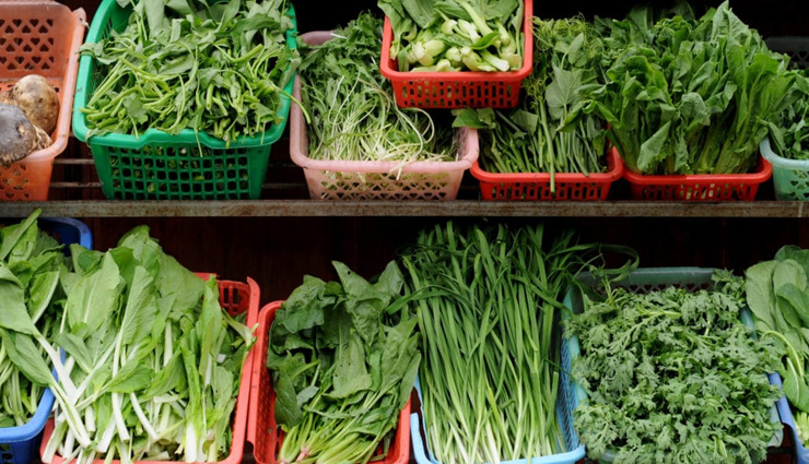 leafy veggies,seafood and oily fried food,carbonated drinks,Alcohol,pre-cut fruits and fruit juices,dairy products,food items to avoid during the rainy season,non healthy food,rainy season health tips,fitness tips