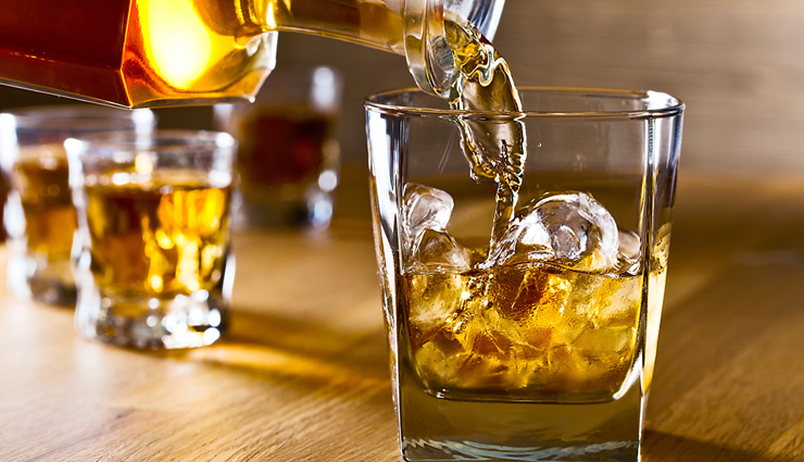 leafy veggies,seafood and oily fried food,carbonated drinks,Alcohol,pre-cut fruits and fruit juices,dairy products,food items to avoid during the rainy season,non healthy food,rainy season health tips,fitness tips