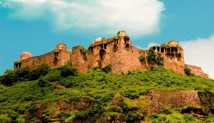 tourist attractions near bhopal,must-visit places near bhopal,raisen fort,bijasan mata temple,halali dam,udayagiri caves,great stupa sanchi,marine drive bhopal,bori wildlife sanctuary,satpura national park