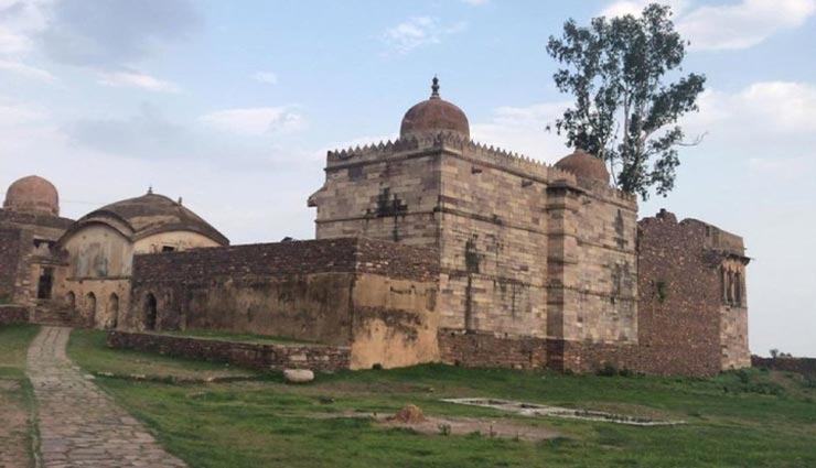 रहस्यों से भरा हैं ये अनोखा किला, राजा ने खुद ही काट दिया था अपनी रानी का सिर