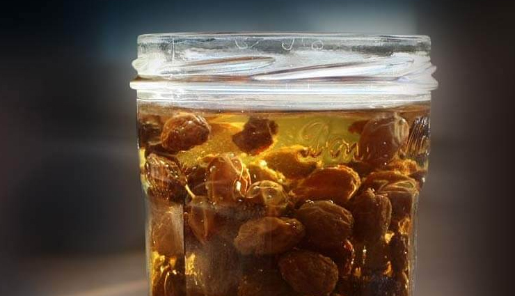 6 Amazing Health Benefits of Raisin Water