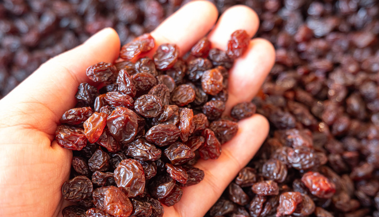 5 Reasons Why Eating Raisins in Excess Amount is Harmful for Your Health