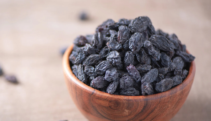 6 Health Benefits of Eating Raisins