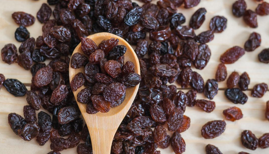 10 Amazing Benefits of Eating Raisins for Skin and Hair