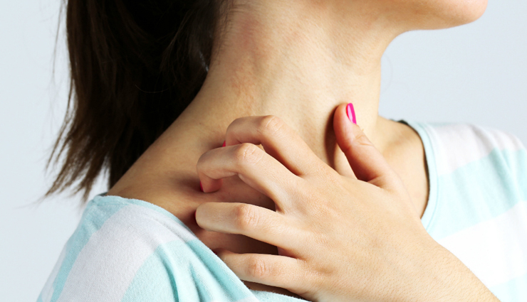 raisins,excess consumption,harmful effects,sugar content,tooth decay,weight gain,high calorie,high glycemic index,blood sugar levels,insulin resistance,digestive problems,diarrhea,gas and bloating,allergic reactions,sulfites,antinutrients,iron absorption,kidney stones,oxalates,safe consumption