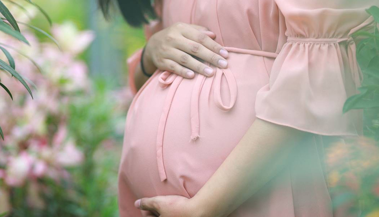 raisins,excess consumption,harmful effects,sugar content,tooth decay,weight gain,high calorie,high glycemic index,blood sugar levels,insulin resistance,digestive problems,diarrhea,gas and bloating,allergic reactions,sulfites,antinutrients,iron absorption,kidney stones,oxalates,safe consumption