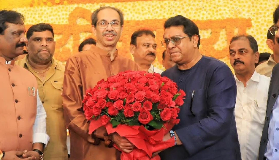 भाईचारे की गर्माहट: राज ठाकरे पहुंचे मातोश्री, उद्धव ठाकरे को दी जन्मदिन की शुभकामनाएं, एक माह में दूसरी मुलाकात