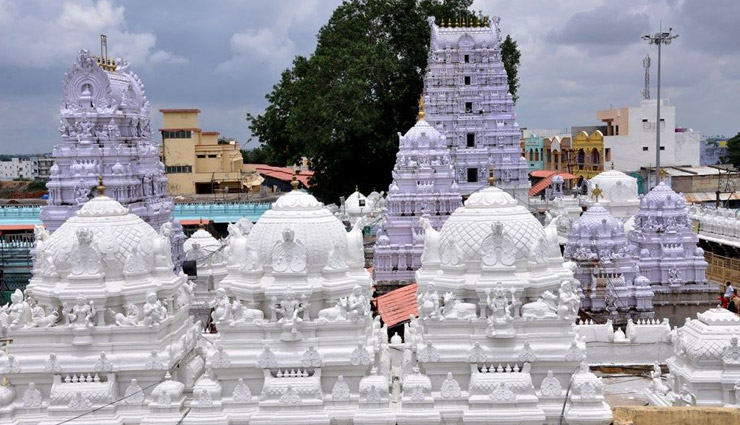 10 popular temples in telangana,famous temples in telangana,must-visit temples telangana,pilgrimage sites in telangana,alampur jogulamba temple history,saleshwaram lingayya swamy temple cave,padmakshi temple warangal,chaya someswara swamy temple mystery,raja rajeshwara temple vemulawada,kondagattu anjaneya swamy temple,sangameshwar temple somasila,ramappa temple architecture,keesaragutta temple hyderabad,bhadrakali temple warangal