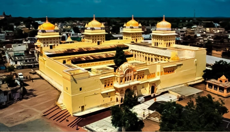 orchha,orchha tourist places,places to visit in orchha,madhya pradesh,chaturbhuj temple,raja ram temple,orchha fort is unique,holidays,travel,travel guide,india tourism