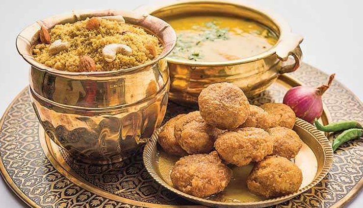 dishes to try in rajasthan,rajasthan,daal- baati and churma,ghevar